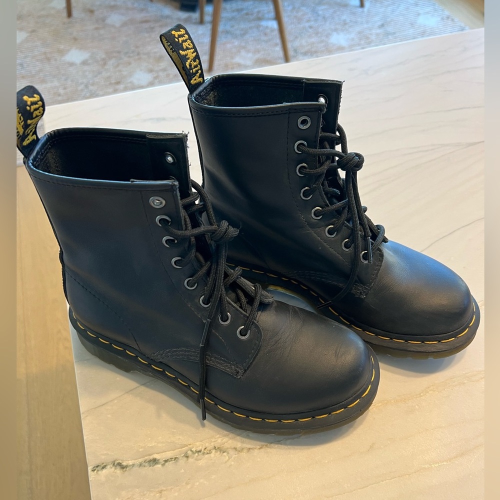 DR. MARTENS 1460 WOMEN'S SMOOTH LEATHER LACE UP BOOTS